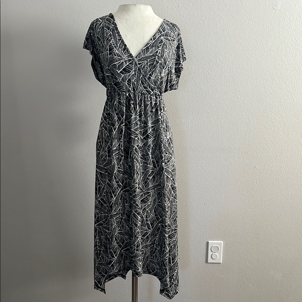 Motherhood Maternity Black and White Leaf Print Dress